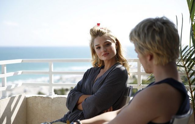 Криминальная комедия "Пластик". Главные герои проводят различные махинации с пластиковыми карточками. Невзирая на то, что они давно промышляют этим бизнесом, им все же удается ускользать от правосудия. Со временем они придумывают новый план и располагаютс