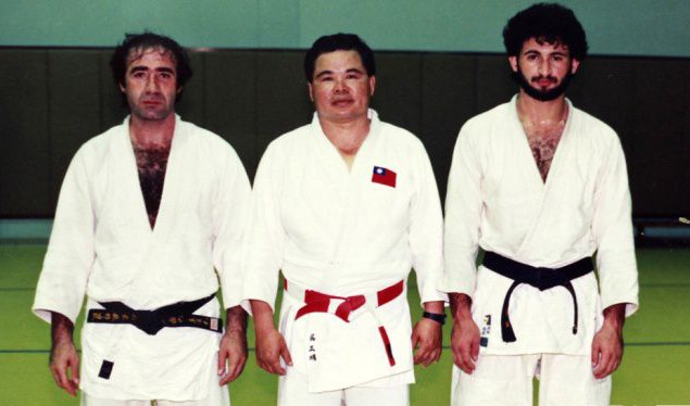 Усама бен Ладен (справа) на дзюдо.