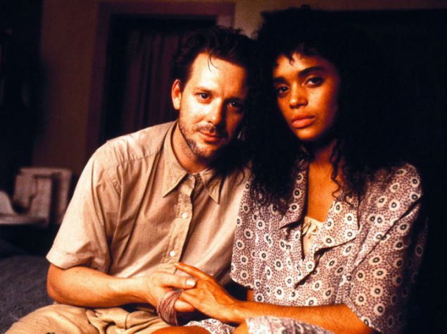 "Сердце ангела". В своём недооценённом фильме 1987 года, который позже неожиданно получил широкое признание, режиссёр Алан Паркер смешивает клише дождливого, атмосферного детективного нуара с психологическим триллером и сверхъестественным ужасом. Седой ча