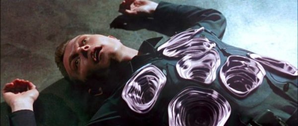 7. Терминатор 2: Судный День (1991). Терминатор 2 Джеймса Кэмерона стал самым дорогим блокбастером , из когда-либо созданных до 1991 года. Чтобы создать жидкий металл T-1000, Камерон заказал фирме Industria Light & Magic делать самые сложные CGI эффекты. 7. Терминатор 2: Судный День (1991). Терминатор 2 Джеймса Кэмерона стал самым дорогим блокбастером , из когда-либо созданных до 1991 года. Чтобы создать жидкий металл T-1000, Камерон заказал фирме Industria Light & Magic делать самые сложные CGI эффекты.