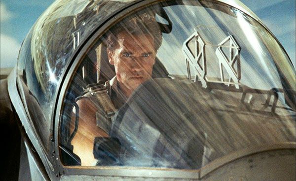 "Я отпустил этот проект, — вспоминает автор сценария Джефф Истин. — Для меня это был невероятный опыт. Джеймс Кэмерон и Стивен Спилберг всегда были моими героями, на чьих лентах я рос. И возможность поработать с Джимом бок о бок на протяжении полутора лет