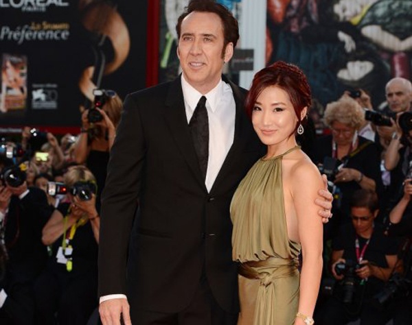 4. Николас Кейдж (Nicolas Cage). Как и в случае Джулии Робертс, у Николаса Кейджа было целое множество звёздных подружек с громкими именами. Он встречался с Брук Шилдс (Brooke Shields), Сарой Джессикой Паркер (Sarah Jessica Parker), Анджелиной Джоли (Ange 4. Николас Кейдж (Nicolas Cage). Как и в случае Джулии Робертс, у Николаса Кейджа было целое множество звёздных подружек с громкими именами. Он встречался с Брук Шилдс (Brooke Shields), Сарой Джессикой Паркер (Sarah Jessica Parker), Анджелиной Джоли (Ange
