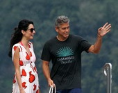 Джордж Клуни c невестой встречают гостей