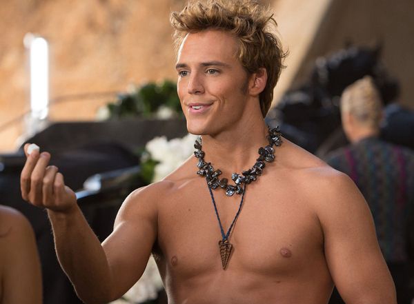 Сэм Клафлин в фильме "Голодные игры: И вспыхнет пламя". Несколько минут без рубашки в кадре принесли Сэму Клафину огромный успех