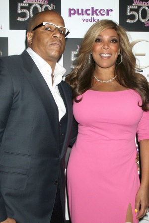 Венди Уильямс и Кевин Хантер.  "Если бы в 25 или 30 лет мне сказали, что я останусь с мужчиной, который мне изменил, я бы не поверила ни за что в жизни, - призналась как-то американская телезвезда Венди Уильямс. - Если вам изменили, то лучший совет, котор