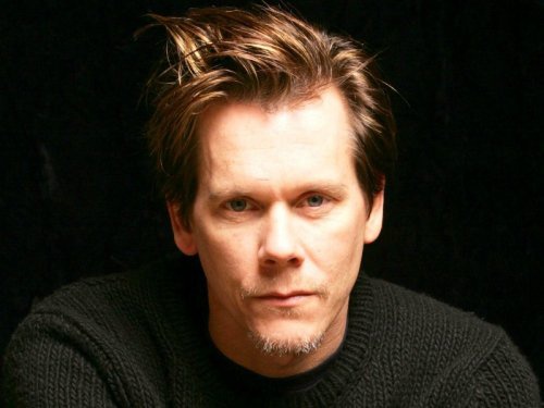 Кевин Бэйкон (Kevin Bacon). С тех пор как его ключевая роль в фильме "Свободные" сделала его центром внимания общественности, Бэйкон никогда не подводил своих поклонников, показывая великолепное актёрское мастерство в таких фильмах как "Несколько хороших Кевин Бэйкон (Kevin Bacon). С тех пор как его ключевая роль в фильме "Свободные" сделала его центром внимания общественности, Бэйкон никогда не подводил своих поклонников, показывая великолепное актёрское мастерство в таких фильмах как "Несколько хороших