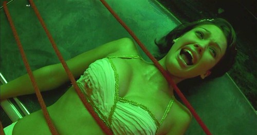 9. "Рука-убийца" (1999). Подросток обнаруживает, что в него вселились древние силы зла. В качестве бонуса – 18-летняя Джессика Альба.