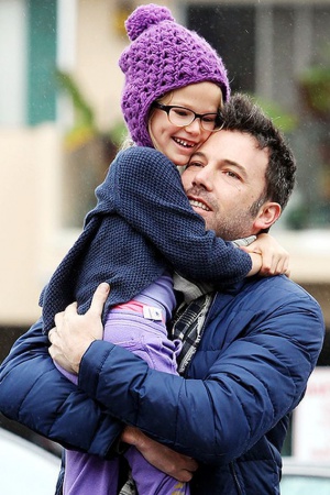 Бен Аффлек с младшей дочкой Серафиной Бен Аффлек с младшей дочкой Серафиной