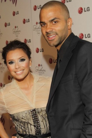 Ева Лонгория (Eva Longoria), рост – 157 сантиметров. Ева Лонгория лучше всего известна по своей роли в сериале "Отчаянные домохозяйки", в котором её маленькая и хрупкая героиня смогла посеять хаос в районе Вистерия Лейн (Wisteria Lane). Она два раза побыв Ева Лонгория (Eva Longoria), рост – 157 сантиметров. Ева Лонгория лучше всего известна по своей роли в сериале "Отчаянные домохозяйки", в котором её маленькая и хрупкая героиня смогла посеять хаос в районе Вистерия Лейн (Wisteria Lane). Она два раза побыв