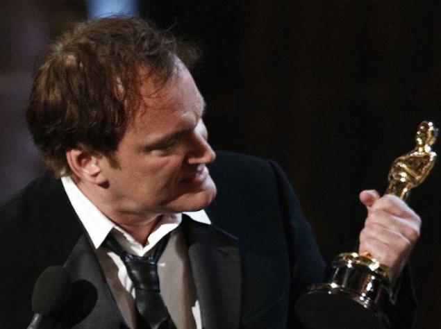 "У меня отличный большой дом, который позволяет мне коллекционировать кучу вещей, — не то что квартира. Последнее время я собираю прокатные копии фильмов. Для ценителя кино собирать видео — это как травку курить. Лазерные диски — это, безусловно, кокаин. 