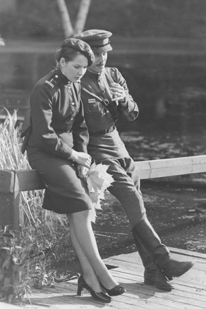 Постельная сцена Шарапова и Вари. Она была в романе братьев Вайнеров "Эра милосердия", по которой снят фильм, а также в режиссерской версии сценария. В книге она описана так: "Я поцеловал ее в плечо и снова поразился, какая у нее нежная, прохладная кожа. 