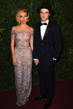 Сиенна Миллер и Том Старридж Сиенна Миллер и Том Старридж