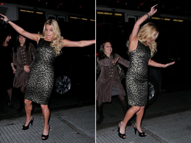 Джесс Симпсон не устояла на туфлях из собственной коллекции