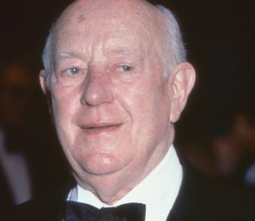 Алек Гиннесс: "Звёздные войны. Эпизод V. Империя наносит ответный удар", "Звёздные войны. Эпизод VI. Возвращение джедая". Алек Гиннес (Alec Guinness), театральный актёр из Великобритании, который был наставником молодого Люка Скайуокера (Luke Skywalker),  Алек Гиннесс: "Звёздные войны. Эпизод V. Империя наносит ответный удар", "Звёздные войны. Эпизод VI. Возвращение джедая". Алек Гиннес (Alec Guinness), театральный актёр из Великобритании, который был наставником молодого Люка Скайуокера (Luke Skywalker),