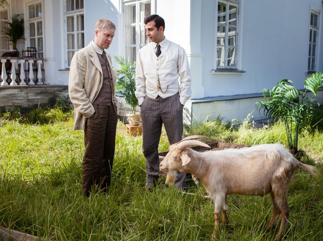 Комедия "Ёлки 1914". Праздничные гуляния, роскошные балы и скромные праздники, титулованные дворяне и обычные крестьяне, царская семья и солдаты Первой мировой войны, творческая интеллигенция – все было по-другому, за исключением… подготовки к Новому году