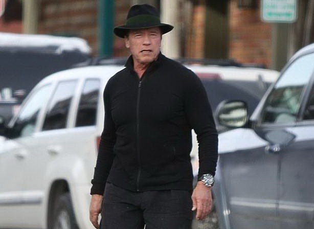 Арнольд направляется в ресторан