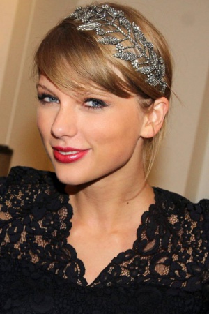 Тейлор Свифт с тиарой