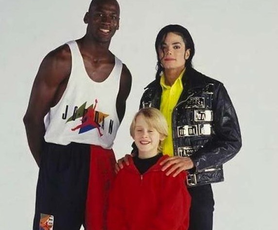 Сьемки клипа майкла Джексона "Jam" с Майклом Джорданом, 1991 Сьемки клипа майкла Джексона "Jam" с Майклом Джорданом, 1991