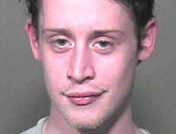 Попал в участок за хранения марихуаны, 2004 Попал в участок за хранения марихуаны, 2004