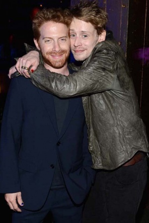 Макколей Калкин с другом Сетом Грином Макколей Калкин с другом Сетом Грином