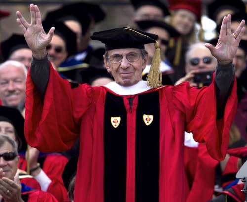 Леонард Нимой (Leonard Nimoy).