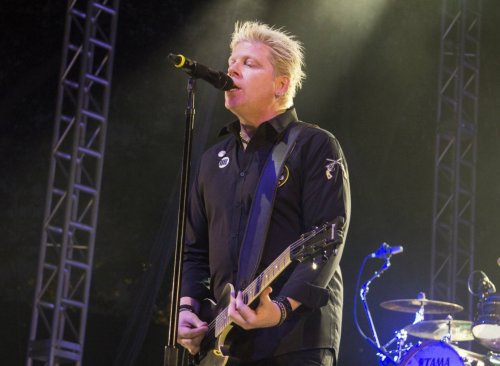 Декстер Холланд (Dexter Holland).
