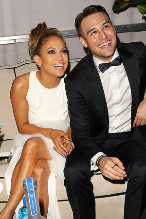 Актриса поспешила уточнить:  Не думайте, что я люблю только мужчин моложе себя! Просто так получается, что я им нравлюсь.  Напомним, что Касперу Смарту, экс-бойфренду Джен, сейчас тоже 27 лет.