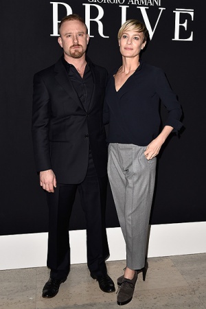 Между тем, стало известно о том, что Робин Райт и ее бойфренд Бен Фостер вновь заключили помолвку. О первой помолвке Фостер и Райт объявили в конце 2013 года, однако в ноябре 2014 года актриса разорвала помолвку.  Тем не менее, разлад в отношениях пары пр