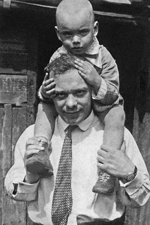 Алеша Баталов с папой, Владимиром Петровичем, 1930 год