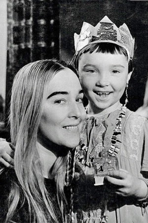 Александра Завьялова с дочерью Таней, 1960-е