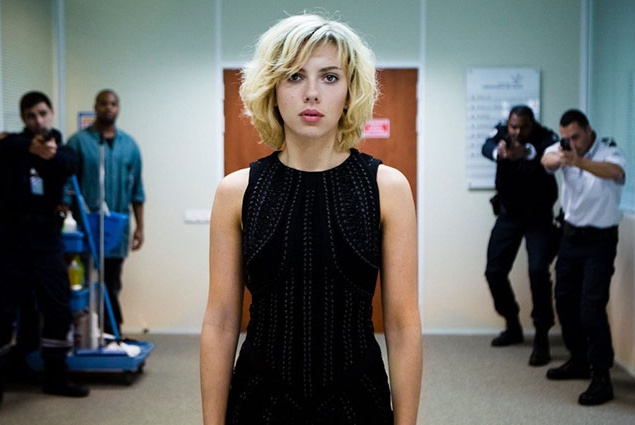 "Люси", В сентябре 2014 года на экраны вышел новый фильм Люка Бессона со Скарлетт Йоханссон в главной роли. По сюжету, обычная девушка Люси оказывается под действием экспериментального наркотика, который наделяет её физическими сверхспособностями и мощным