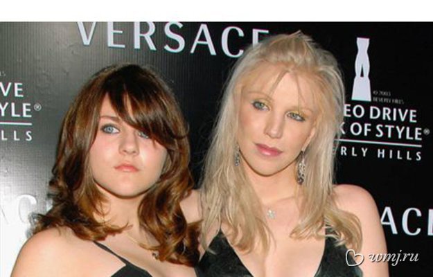 Кортни Лав: Фрэнсис Бин Кобейн, 19-летняя дочь Кортни Лав и Курта Кобейна, ясно выразила свое отношение к матери, подав заявление на получение запретительного судебного приказа против Кортни в 2009 году. Вы можете винить ее, но, если учесть сколько раз Ко Кортни Лав: Фрэнсис Бин Кобейн, 19-летняя дочь Кортни Лав и Курта Кобейна, ясно выразила свое отношение к матери, подав заявление на получение запретительного судебного приказа против Кортни в 2009 году. Вы можете винить ее, но, если учесть сколько раз Ко