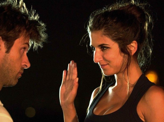 Комедия "Развод по-французски". Ариан предлагает Нино развестись. Но для бракоразводного дела в Италии требуется 5 лет, в то время как во Франции всего лишь 8 дней. Нино соглашается лишь с одним условием: они проводят эти 8 дней в Париже, вместо медового  Комедия "Развод по-французски". Ариан предлагает Нино развестись. Но для бракоразводного дела в Италии требуется 5 лет, в то время как во Франции всего лишь 8 дней. Нино соглашается лишь с одним условием: они проводят эти 8 дней в Париже, вместо медового