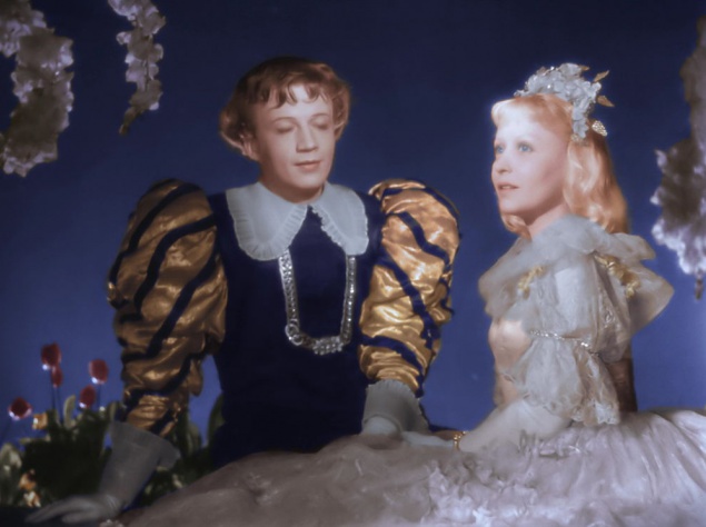 Янина Жеймо в советской экранизации 1947 года Янина Жеймо в советской экранизации 1947 года