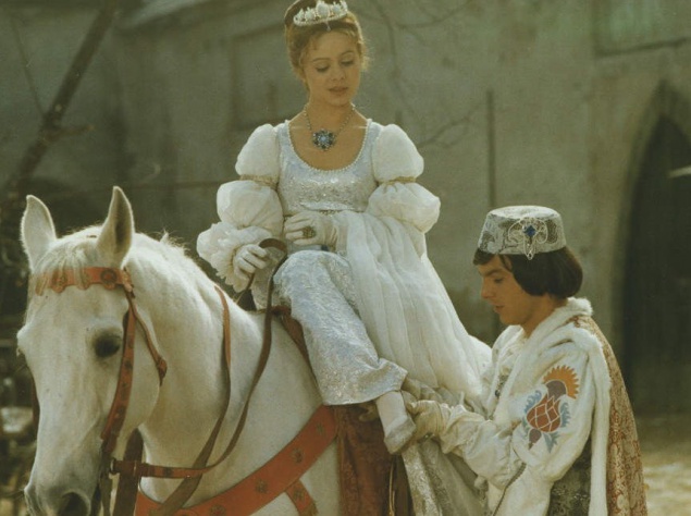 Либуше Шафранкова в чехословацкой экранизации "Три орешка для Золушки" 1973 года Либуше Шафранкова в чехословацкой экранизации "Три орешка для Золушки" 1973 года