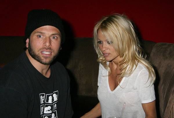 Памела Андерсон любит сходить замуж. Так, ее брак с Риком Саломоном продлился 60 дней.