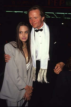 Анджелина Джоли, 1990