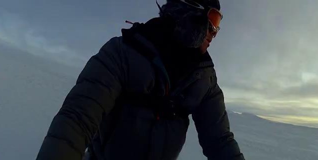 Фильм ужасов "Ледник". Экспедиция отправляется на обледеневшую исследовательскую базу. По необъяснимым причинам весь ее персонал исчез. Они — единственные живые души на сотни километров. Но чем ближе ученые оказываются к разгадке, тем отчетливее понимают, Фильм ужасов "Ледник". Экспедиция отправляется на обледеневшую исследовательскую базу. По необъяснимым причинам весь ее персонал исчез. Они — единственные живые души на сотни километров. Но чем ближе ученые оказываются к разгадке, тем отчетливее понимают,