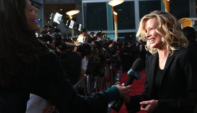 Ким Бейсингер.  Актриса подала на банкротство в 1993 году после того, как проиграла судебное дело против Main Line Pictures. Актриса сначала согласилась сыграть Елену в фильма "Елена в ящике", а потом отказалась, за что продюсеры картины отсудили у Ким 8,