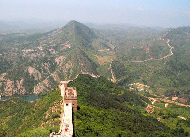 КИТАЙ "КРАДУЩИЙСЯ ТИГР, ЗАТАИВШИЙСЯ ДРАКОН" КИТАЙ "КРАДУЩИЙСЯ ТИГР, ЗАТАИВШИЙСЯ ДРАКОН"