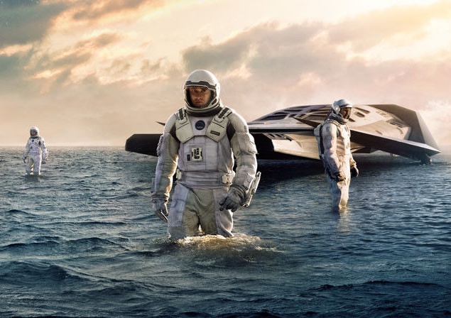 Если вы всегда хотели полететь в космос и все еще мечтаете увидеть другие планеты собственными глазами, пересмотрите "Интерстеллар". С помощью физиков и астрономов, режиссеру картины Кристоферу Ноллану удалось создать абсолютно реальное представление не т Если вы всегда хотели полететь в космос и все еще мечтаете увидеть другие планеты собственными глазами, пересмотрите "Интерстеллар". С помощью физиков и астрономов, режиссеру картины Кристоферу Ноллану удалось создать абсолютно реальное представление не т