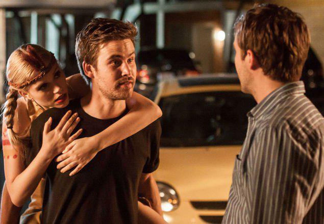 Комедия "Любовь или секс". Романтик Стен торопится улететь на выходные дни в Остин. Однако, по прилету, парень понимает, что его старые друзья, Джефи и Карен, давно находятся в размолвке. Но, по мнению Стена, любое положение дел можно исправить. Комедия "Любовь или секс". Романтик Стен торопится улететь на выходные дни в Остин. Однако, по прилету, парень понимает, что его старые друзья, Джефи и Карен, давно находятся в размолвке. Но, по мнению Стена, любое положение дел можно исправить.