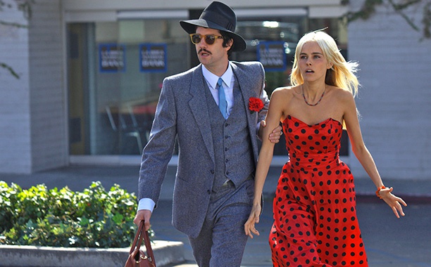 Криминальная драма "Джентльмен грабитель". Привыкший к праздному образу жизни, Эдди накапливает долги и все больше рискует попасть под расправу местных гангстеров. Однажды Эдди влюбляется, и его мир переворачивается. Но привычка жить не по средствам, да е