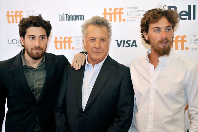 Дастин Хоффман также может похвастаться талантливыми сыновьями. Макс и Джейк снялись во многих фильмах.