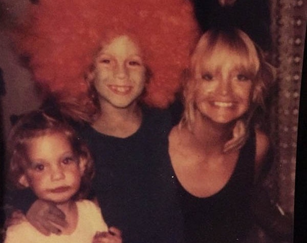 Кейт Хадсон с братом и мамой