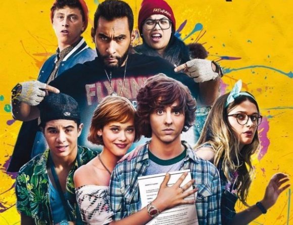 Комедия "Выпускной экзамен". Главному герою предстоит сдача экзамена. Он должен сделать это как можно лучше, ведь на кону поступление в престижный ВУЗ. Вместе с товарищем он разрабатывает хитрый план, в основе которого лежит идея похищения из кабинета дир Комедия "Выпускной экзамен". Главному герою предстоит сдача экзамена. Он должен сделать это как можно лучше, ведь на кону поступление в престижный ВУЗ. Вместе с товарищем он разрабатывает хитрый план, в основе которого лежит идея похищения из кабинета дир