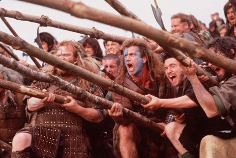 В качестве статистов в фильме "Храброе сердце" (1995) выступали резервисты ирландской армии. Некоторые из сцен пришлось переснимать из-за того, что в кадр попадали солдаты в солнечных очках и с наручными часами. В качестве статистов в фильме "Храброе сердце" (1995) выступали резервисты ирландской армии. Некоторые из сцен пришлось переснимать из-за того, что в кадр попадали солдаты в солнечных очках и с наручными часами.