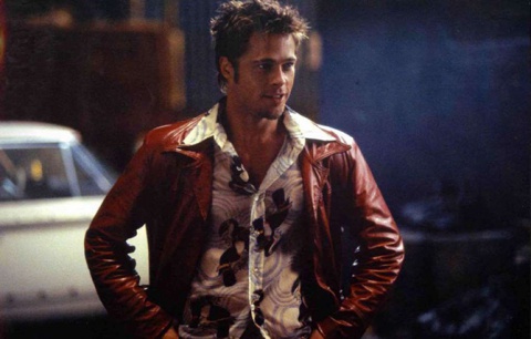 Во время съёмок фильма "Бойцовский клуб" (1999), Брэду Питу сломали несколько рёбер. Актёр посчитал, что это идеальным образом подходит образу его героя.