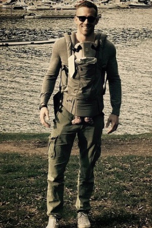 Райан Рейнольдс теж вперше відзначає цей день в ролі тата Райан Рейнольдс теж вперше відзначає цей день в ролі тата