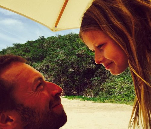 Кріс Мартін зі своєю дочкою відзначає день батька Кріс Мартін зі своєю дочкою відзначає день батька